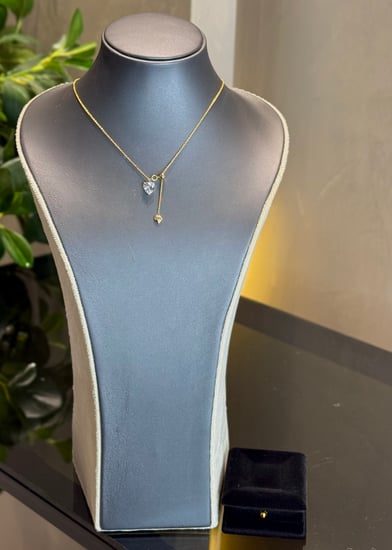 قلادة Love لمعة ألماس