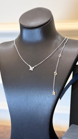 قلادة اي بي ام