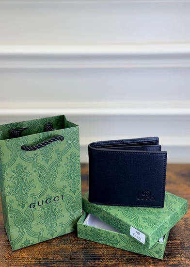 محفظة قوتشي مع الملحقات