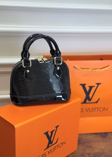 شنطة LV فخمة مع الملحقات