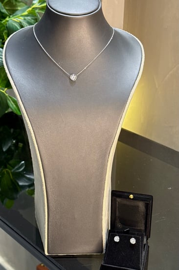 قلادة  وأقراط سواروفسكي