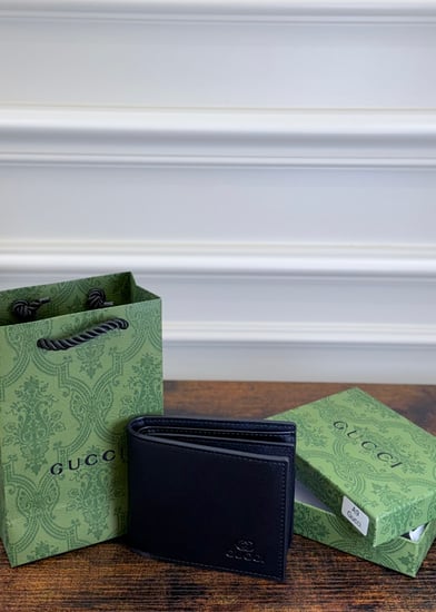 محفظة قوتشي مع الملحقات