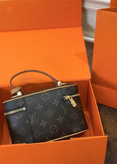 شنطة LV  فخمة مع الملحقات