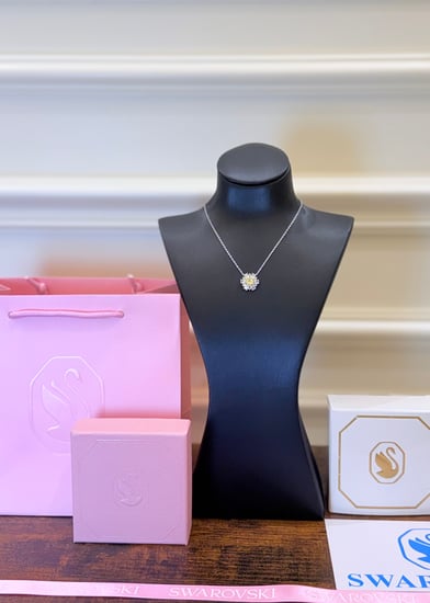 قلادة سواروفسكي مع الملحقات أصفر