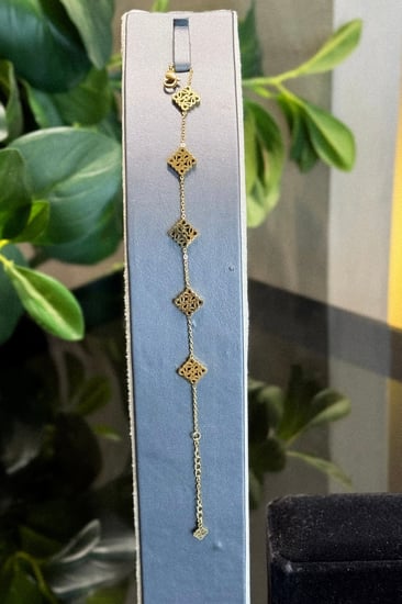 أساور لويفي