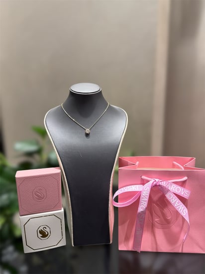 قلادة سواروفسكي مع الملحقات