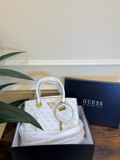شنطة Guess