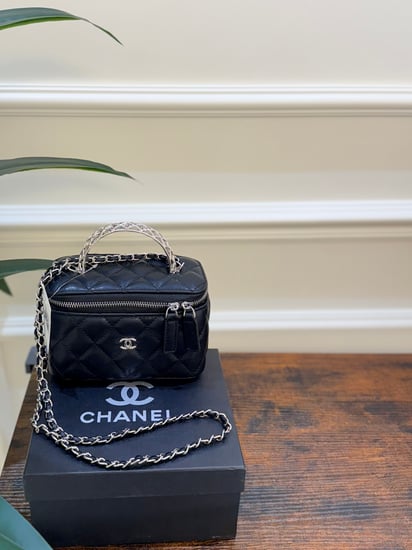 شنطة شانيل مع الملحقات