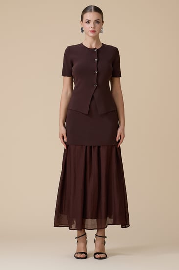 طقم بني بأزارير ميتاليك