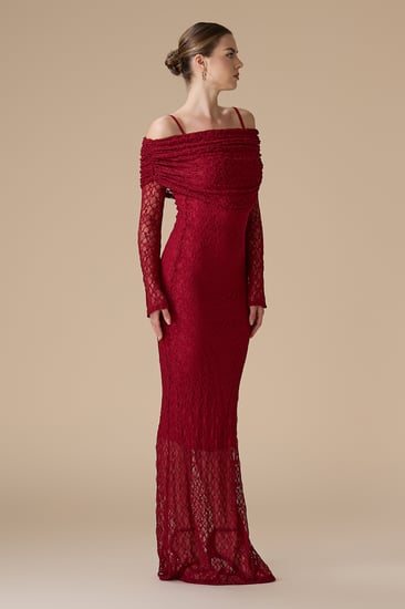 فستان أحمر طويل دانتيل