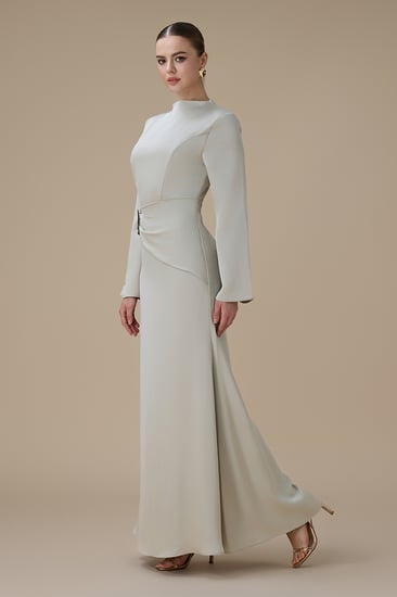 فستان بيج طويل بتصميم انيق