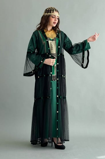 جلابيه تراثيه قطعتين مطرزه لون اخضر غامق