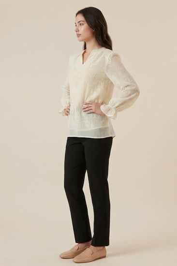 لون بيج Vبلوزة شيفون بياقة