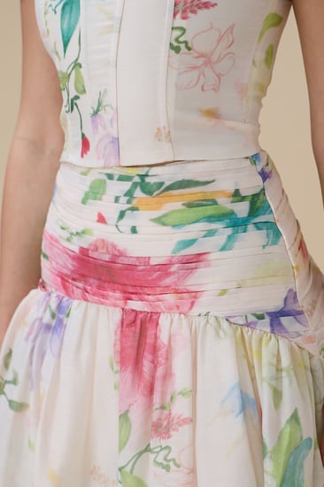 طقم تنورة ميدي مورد بأكمام قصيرة