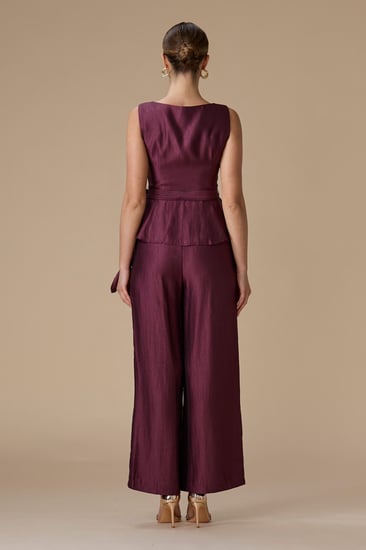 طقم برغندي قطعتين توب بدون اكمام ببلوم