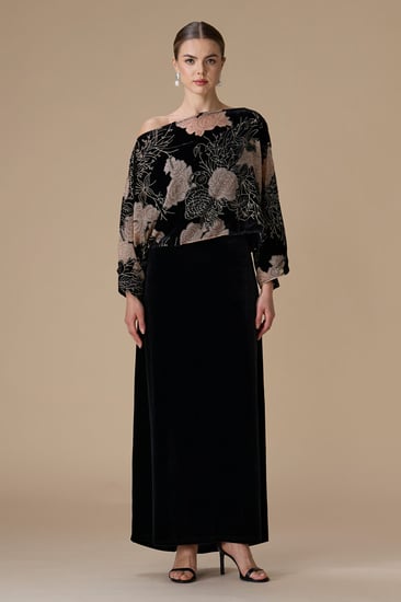 فستان اسود طويل مخمل