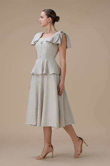 فستان قصير بيج بكشكش وتطريز كريستالي