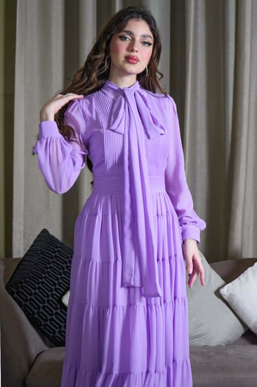 فستان ميدي شيفون بياقة عالية برباط لون موف فاتح