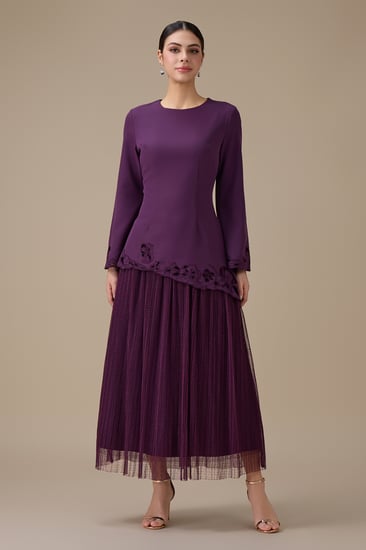 فستان طويل بنفسجي بطبقتين بتصميم ناعم