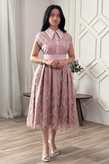 فستان دانتيل ميدي كلاسيك لون وردي