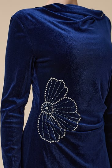 فستان كحلي طويل مخمل بتطريز