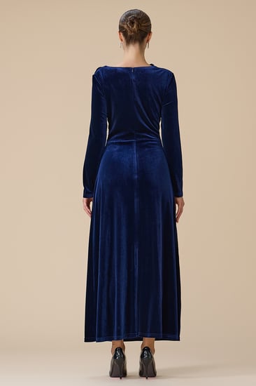 فستان سهرة كحلي طويل مخمل بتطريز