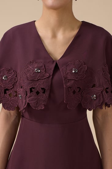 فستان ميدي عنابي بتطريز زهور