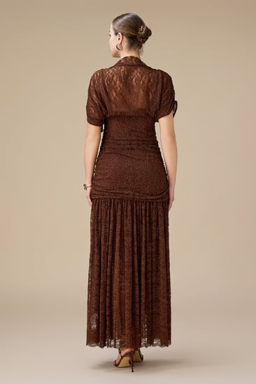 فستان بني ماكسي دانتيل بأكمام قصيرة