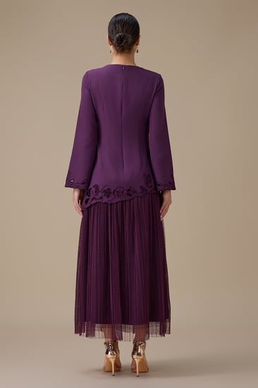 فستان طويل بنفسجي بطبقتين بتصميم ناعم