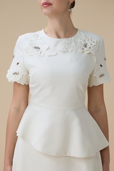 طقم تنورة ميدي سكري بتفاصيل زهور ثلاثية الأبعاد