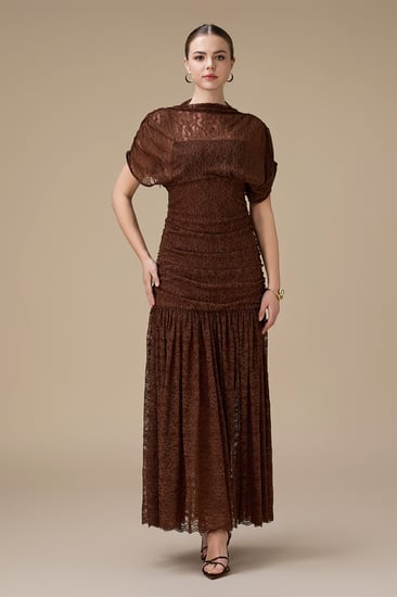 فستان بني ماكسي دانتيل بأكمام قصيرة