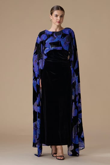 فستان بنفسجي طويل بأكمام كاب