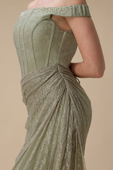 فستان دانتيل أخضر طويل أوف شولدر