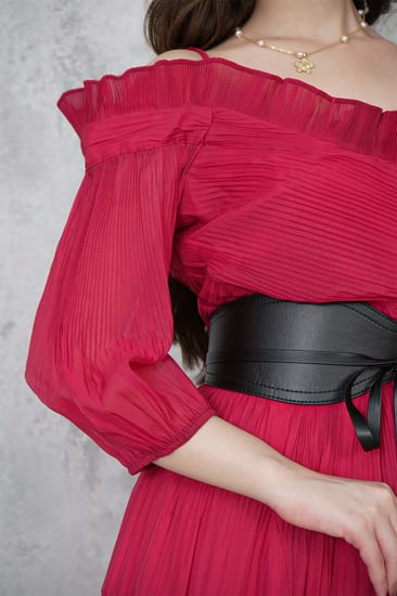 فستان بليسيه ميدي لون احمر