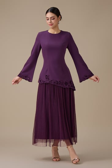 فستان طويل بنفسجي بطبقتين بتصميم ناعم