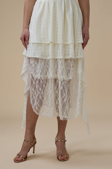 فستان سكري دانتيل ميدي بحمالات رقبة عالية وتنورة متدرجة