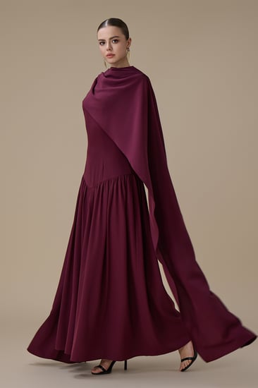 فستان برغندي طويل مع كاب جانبي