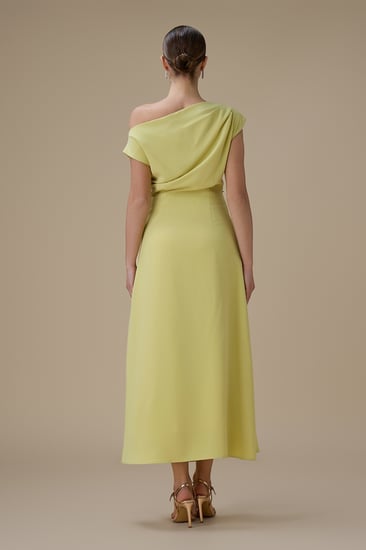 فستان اصفر ماكسي بتصميم كتف واحد