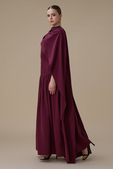 فستان برغندي طويل مع كاب جانبي
