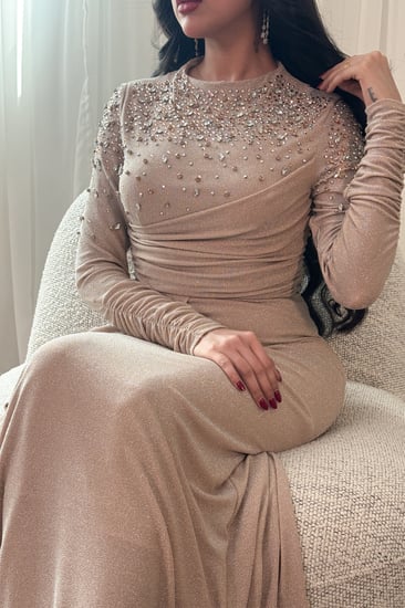 فستان ماكسي ضيق بفصوص لون بيج