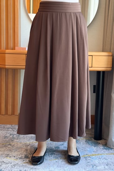 تنورة ميدي كلوش لون اسود