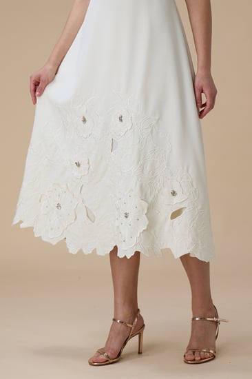 فستان ميدي سكري بتطريز زهور