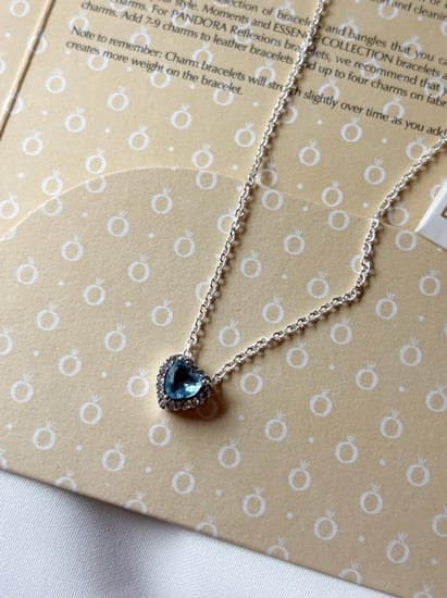 سلسال مستوحى من باندورا ازرق