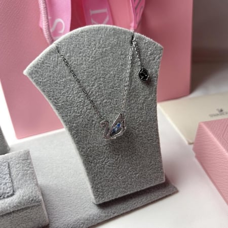 سلسال مستوحى من سوارفسكي بطه كحلي