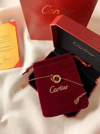 سوارة مستوحاة من كارتير ذهبي