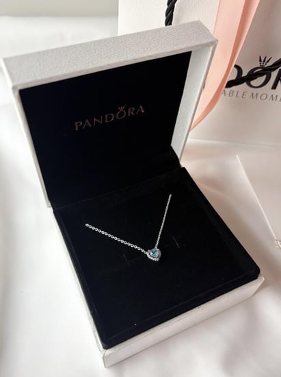 سلسال مستوحى من باندورا ازرق