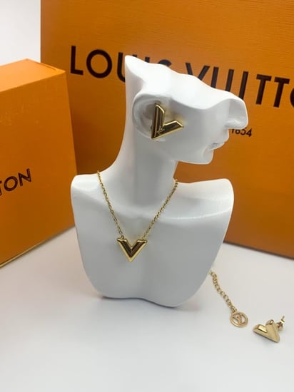 طقم مستوحى من لويس فيتون سلسال وحلق