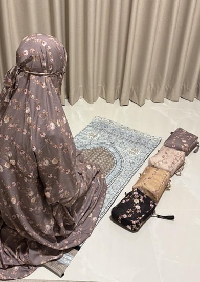 طقم شرشف صلاة + سجادة (فخم)