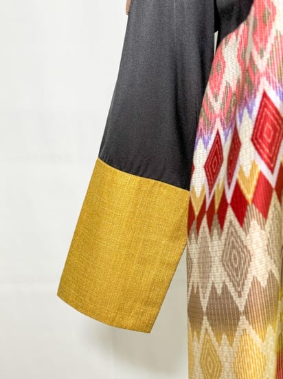 عبايات ملونة فخمة