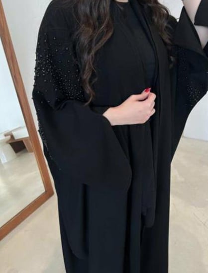 عباية تطريز اسود تصميم راق مع لمسة من الفخامة